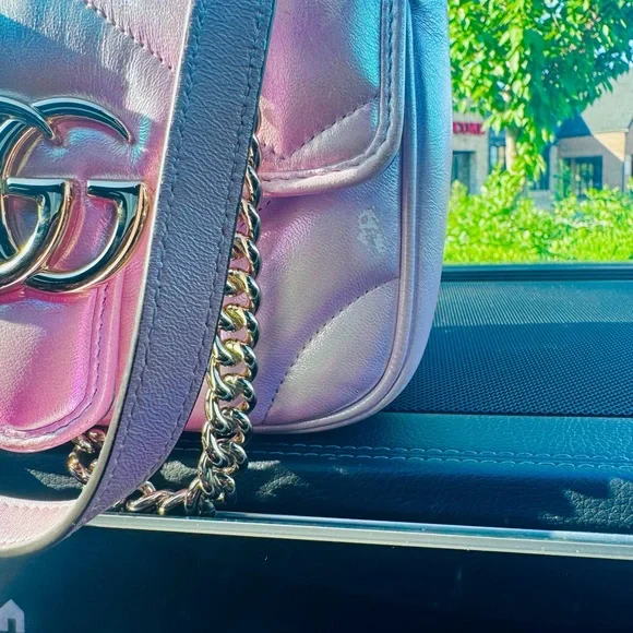 Gucci Pink Crossbody Bag with Chain Strap and Structured Shape - Picture 6 of 7